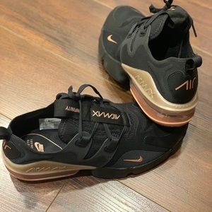 Nike Women’s Air Max Infinity Sneaker